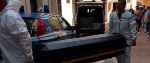Perugia, 70enne trovata morta in casa. La sua badante portata in questura