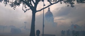 In piazza contro il jobs act francese. Guerriglia a Parigi (VIDEO)