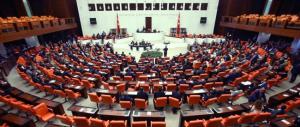 Turchia, offensiva anti-curda: tolta l’immunità ai deputati indagati