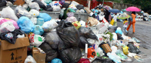Rifiuti, a Roma le tariffe più care e i cittadini più scontenti d’Italia