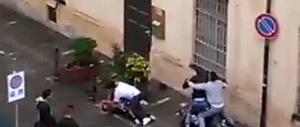 Rissa a scuola con i migranti, feriti studenti e professori: è polemica