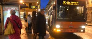 È andato a caccia di borseggiatori sui bus per 30 anni: ora va in pensione