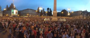 Centomila persone a piazza del Popolo per la “Girandola” (video)