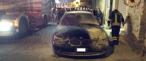 Attentato alla vigilia delle elezioni, bruciata l’auto del sindaco di Fonni