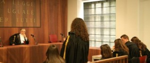 Avvocatessa assegnata alla difesa del ladro che l’ha derubata