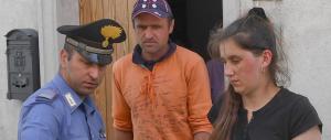 Bimba violentata e gettata in piscina, l’autopsia rivela graffi sulla schiena
