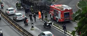 Ancora incidenti sui mezzi pubblici: bus in fiamme nel centro di Roma