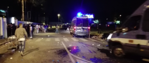 Cinesi in rivolta a Sesto Fiorentino: bottiglie e pietre contro polizia e carabinieri