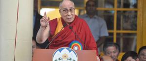 Il Dalai Lama: «Troppi profughi, la Germania non diventi un paese arabo»