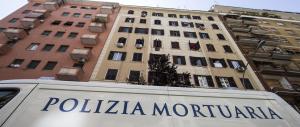 Donna uccisa, il figlio confessa: «Non voleva rivelarmi chi è mio padre»