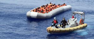 Ma perché le navi di tutta Europa scaricano clandestini sulle coste italiane?