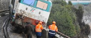 Sondrio, treno deraglia all’interno di un tunnel. Tutti illesi i passeggeri