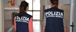 «Tu sei mia moglie, ti ricordi?». Il bidello incastrato dalle telecamere