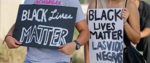 Dallas, la protesta nera incalza. La polizia risponde con arresti a raffica (VIDEO)