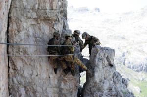 Un momento dell'esercitazione 5 Torri 2016, dimostrazione delle capacità dell'Esercito nel saper operare in ambiente montano