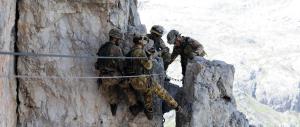 Così l’Esercito si addestra fra ascensioni e tecniche di soccorso (fotogallery)