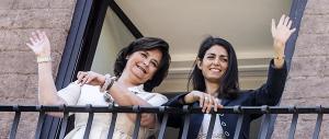 «Ah è già qui? Bene…». La Raggi incontra Cherie Blair e arriva in ritardo