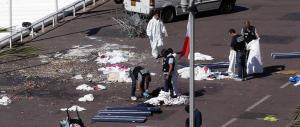 Strage di Nizza, le indagini: trovato nel camion un secondo documento d’identità (VIDEO)