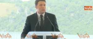 Babbo Natale Renzi promette una Sa-Rc in regalo a dicembre (video)