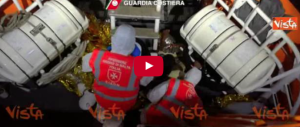 Continua l’arrembaggio dei migranti: ecco l’ultimo salvataggio (video)