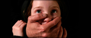 Pedofilia, si fingeva minorenne per adescare ragazzini su web: arrestato