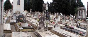 Polemica a La Spezia: la giunta Pd organizza un concerto al cimitero