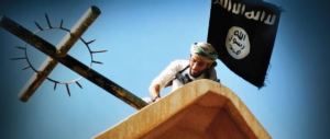 Musulmani a messa con i cattolici, arriva la risposta dell’Isis: “Guerra ai crociati”