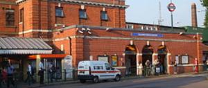 Londra, fumo alla stazione della metro: falso allarme terrorismo