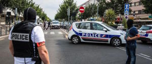 Una agente di Nizza: ci hanno chiesto di modificare i verbali sulla strage