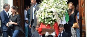 Strage di Dacca: Torino si ferma per i funerali di Claudia D’Antona