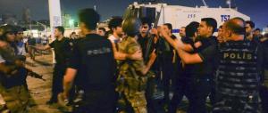 Il “democratico” Erdogan licenzia migliaia di prof considerati “sospetti”