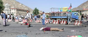 Kabul, si fa esplodere mascherandosi con un burka: strage firmata Isis