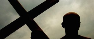 Marocchino musulmano danneggia un crocifisso del ‘700: denunciato