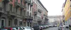 Giovane rapinata e stuprata in casa: accade nel centro di Milano