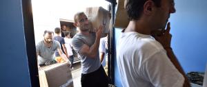 Amatrice e Accumoli “invase” da cibo e vestiti da tutta Italia: «Ora fermatevi»