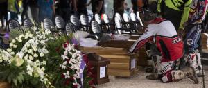 Funerali ad Amatrice tra dolore, rabbia e ricordi: ecco le prime immagini