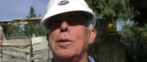 Rinaldo, 82 anni, non molla e veglia le case di Capricchia: «non me ne vado»