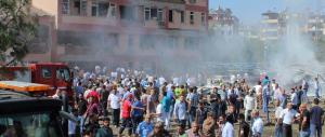 Turchia, una bomba esplode durante il matrimonio (video)