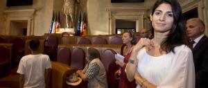 Anche “Le Monde” boccia la Raggi: «È già finita la luna di miele con i romani»