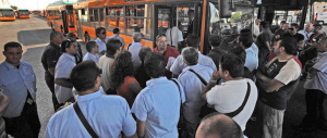 Immigrato aggredisce un autista di bus a Mondragone: sarà sciopero