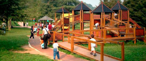 Parco vietato ai non residenti, il sindaco: gli stranieri bivaccavano