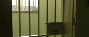 Abusi e torture su una minore: coppia estradata in Italia. Ma solo lui è in cella