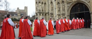 Direttiva choc della chiesa anglicana: “Non scusatevi per i casi di pedofilia”