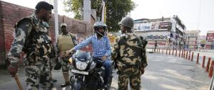 Torna la violenza in Kashmir: Amnesty denunciata dalla polizia per sedizione