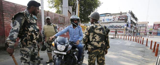 Torna la violenza in Kashmir: Amnesty denunciata dalla polizia per sedizione