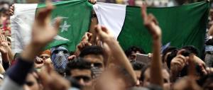 Kashmir a ferro e fuoco: maestro torturato e ucciso dalla polizia indiana