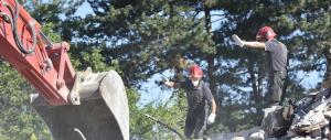 Altri due anziani trovati sotto le macerie. All’obitorio di Ascoli 47 salme