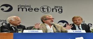 Al Meeting la Madonna coperta con un telo. Meloni: prove di sottomissione