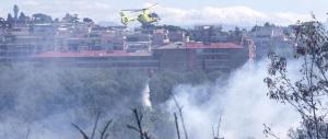 Emergenza incendi a Roma: fiamme a Monte Mario, evacuazioni in corso