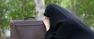 Si finge musulmana in moschea e smaschera gli estremisti islamici